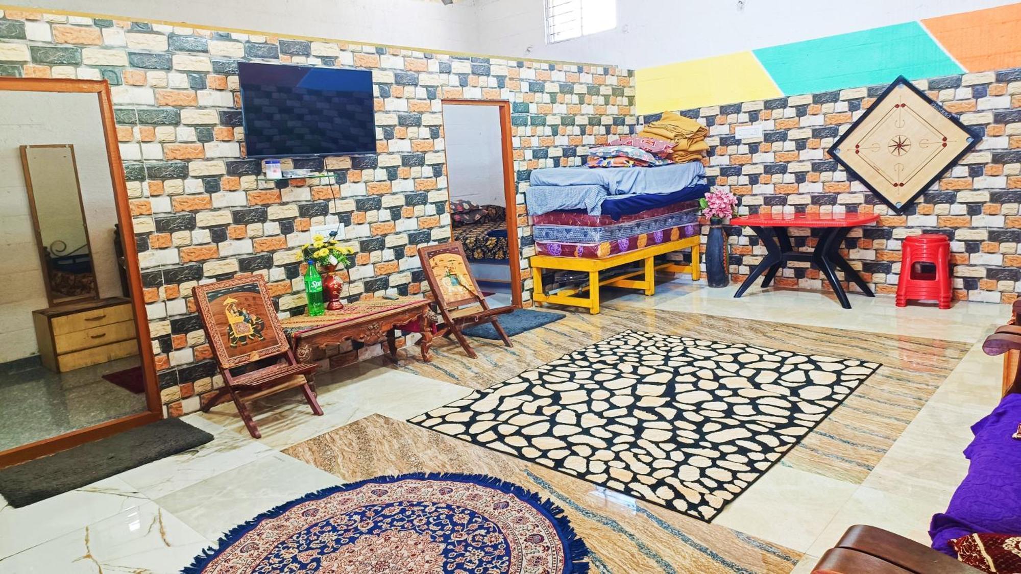 Sahara Family Homestay Mysore Esterno foto